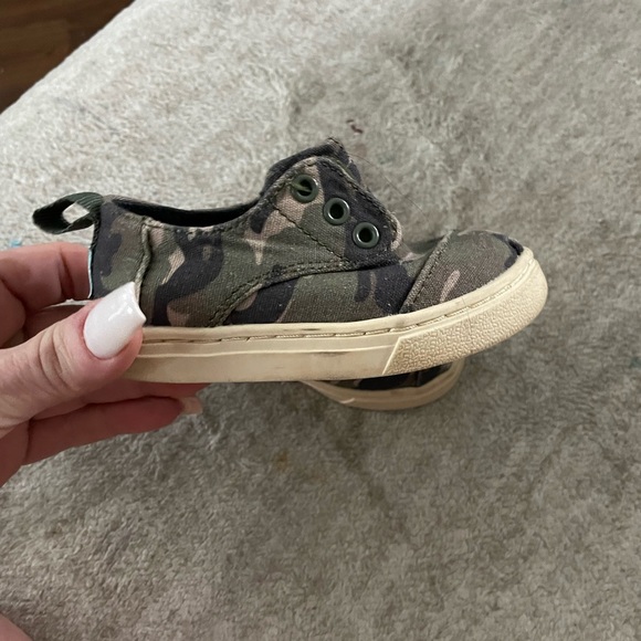 Toms for Toddler!! EXCELLENT CONDITION - Picture 2 of 5